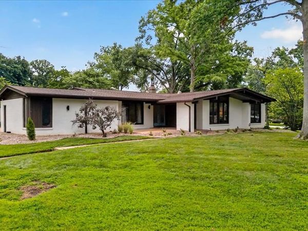 401 Andover Lane, Ballwin, MO 63011