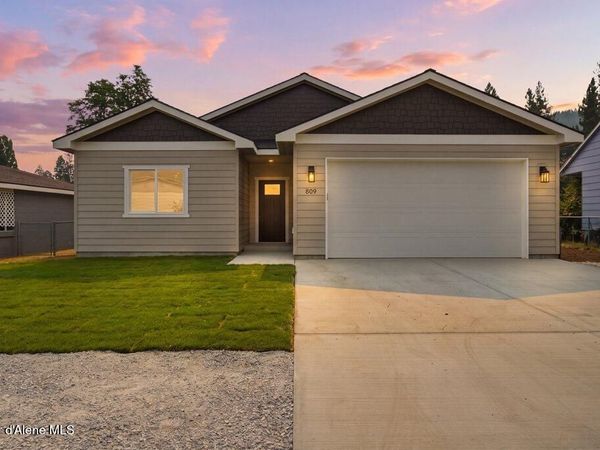 509 S 3rd ST, Pinehurst, ID 83850