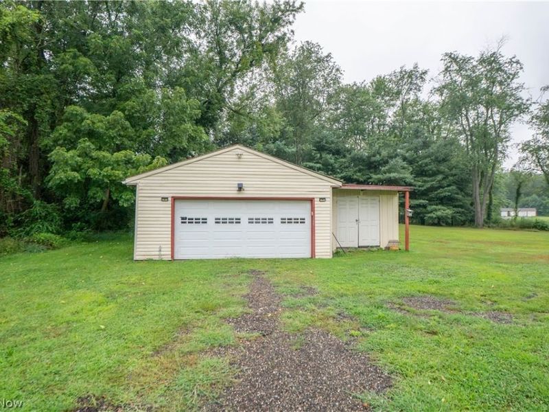 1125 Perry Drive NW, Canton, OH 44708 Photo 3