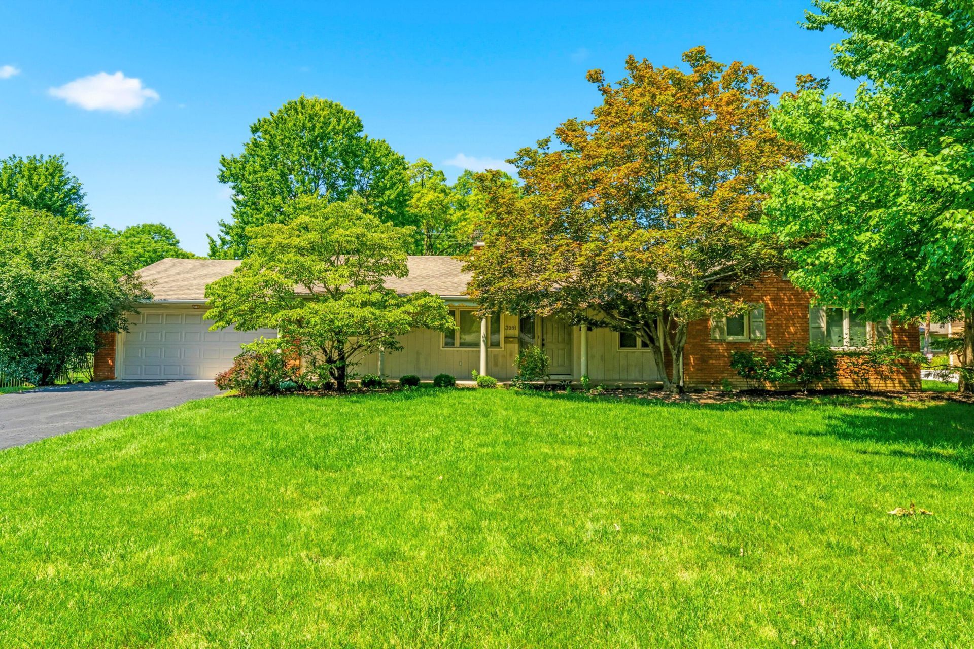 3981 Chelton Place , Upper Arlington, OH 43220 Main Photo