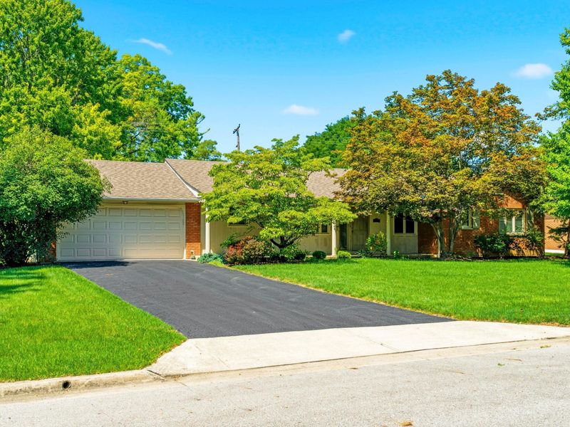 3981 Chelton Place , Upper Arlington, OH 43220 Photo 2