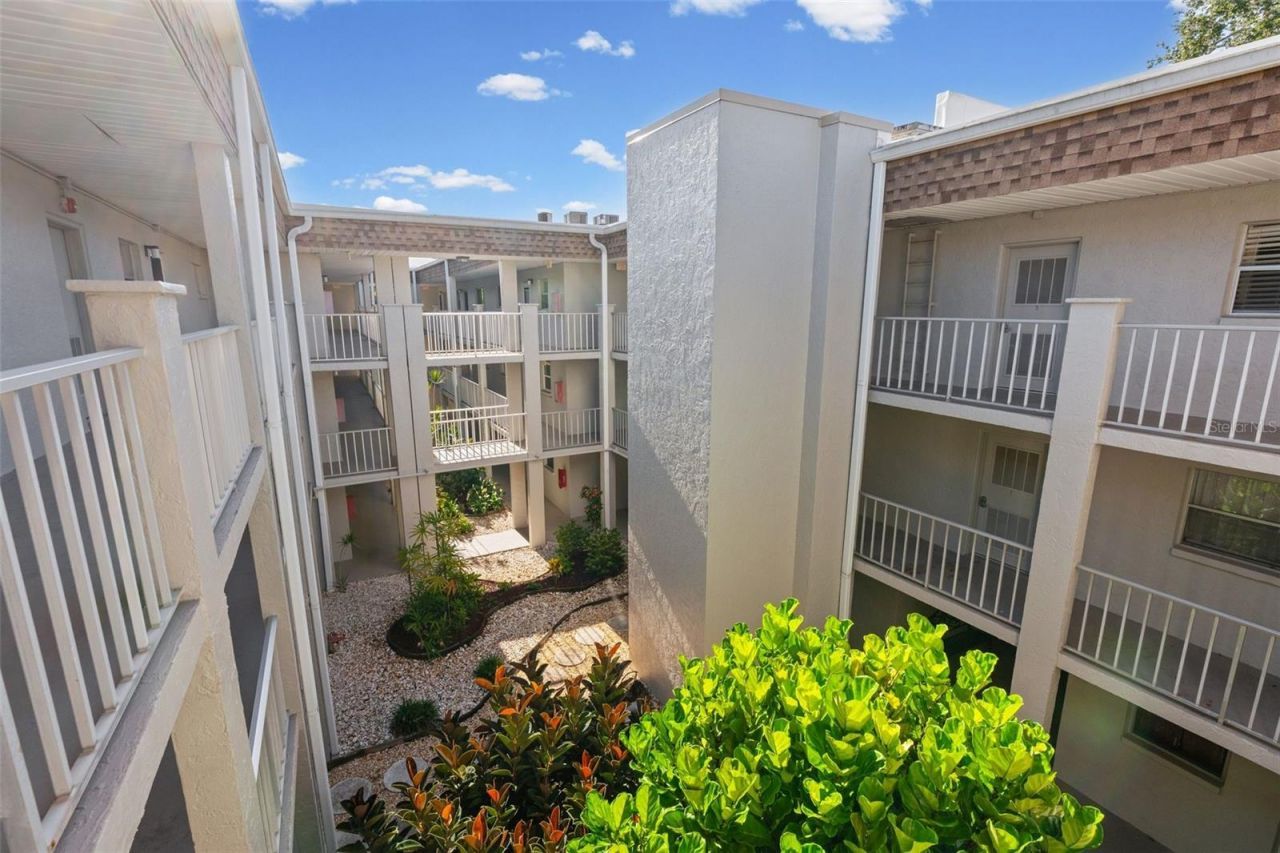 1310 Glen Oaks Drive E, Unit 383E, Sarasota, FL 34232 Photo