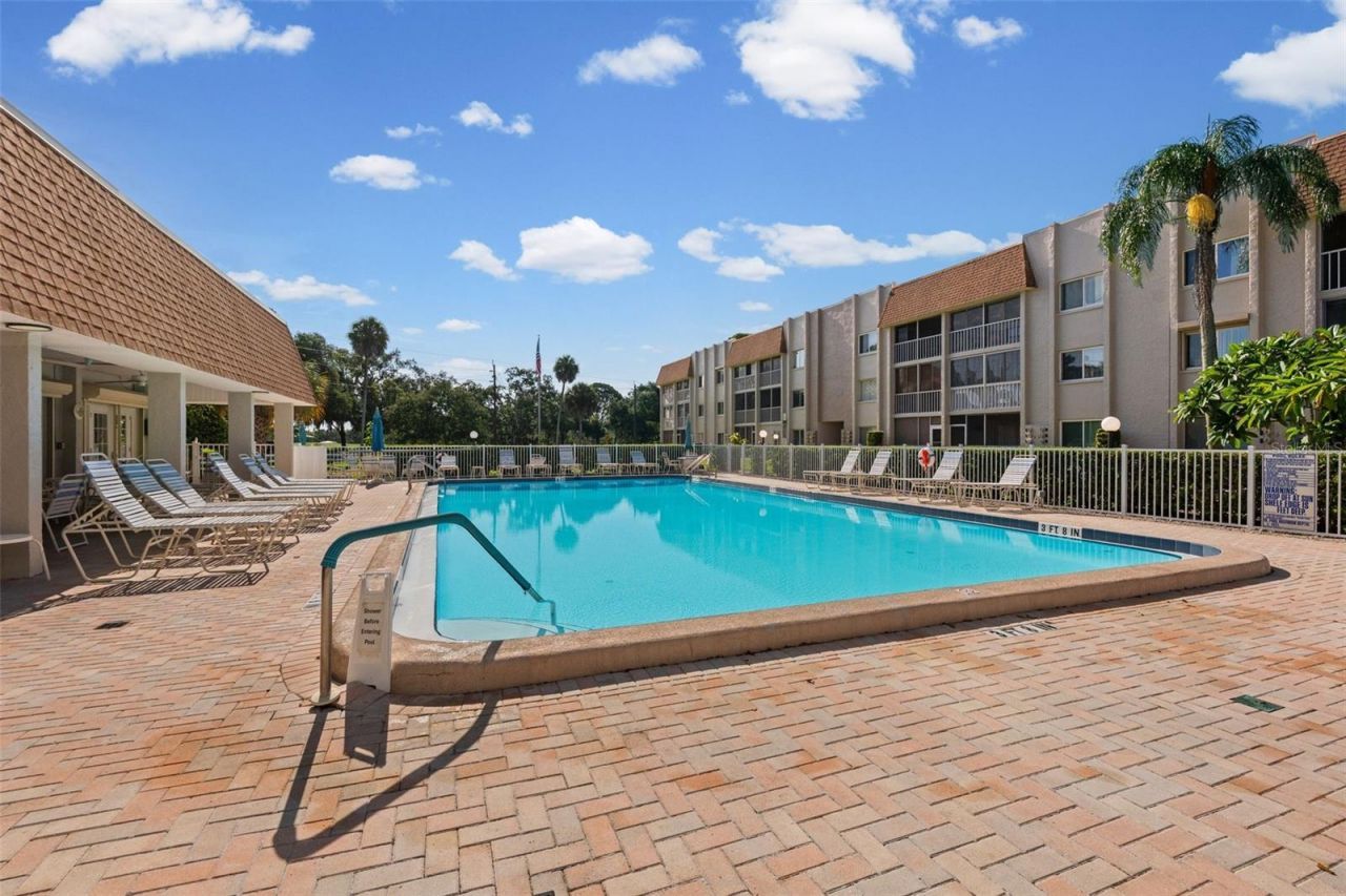 1310 Glen Oaks Drive E, Unit 383E, Sarasota, FL 34232 Photo