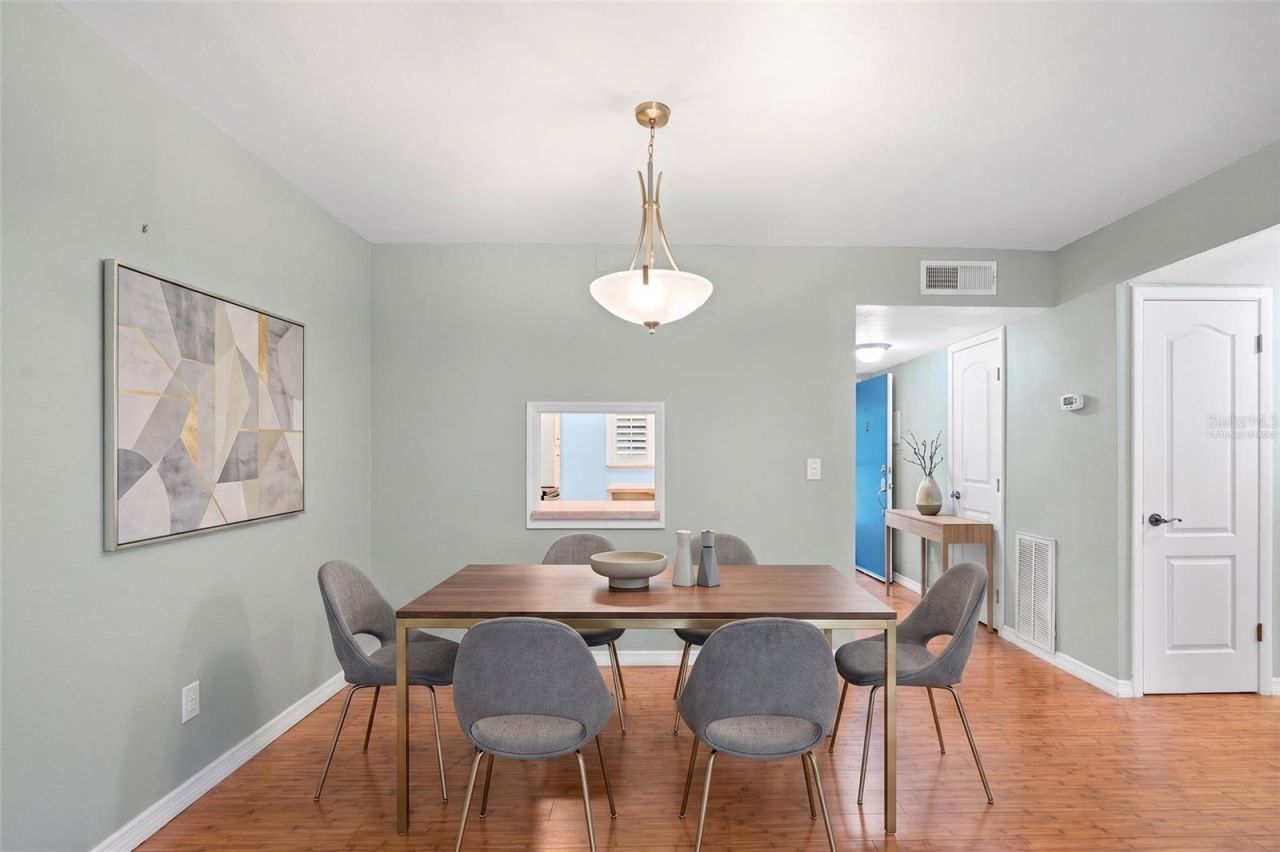 1310 Glen Oaks Drive E, Unit 383E, Sarasota, FL 34232 Photo