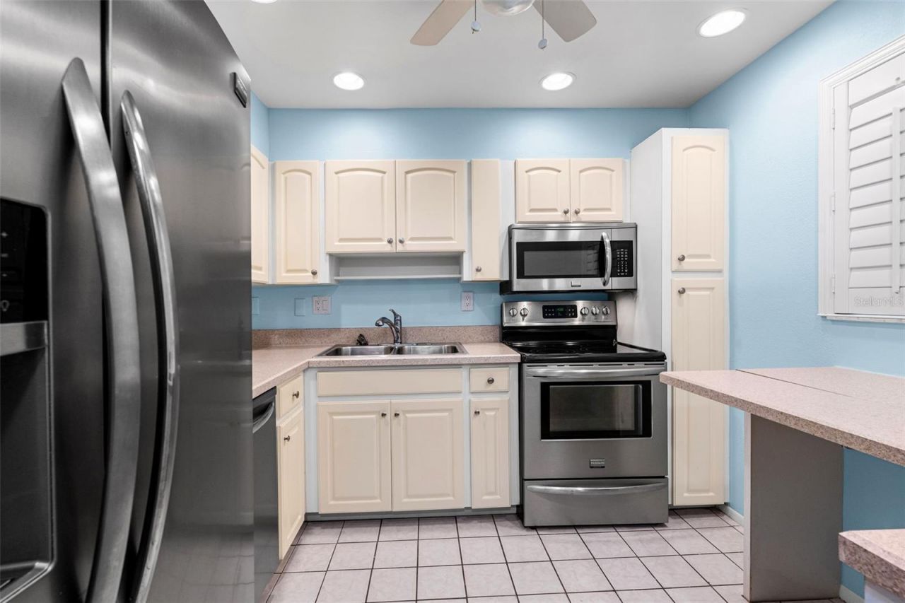 1310 Glen Oaks Drive E, Unit 383E, Sarasota, FL 34232 Photo