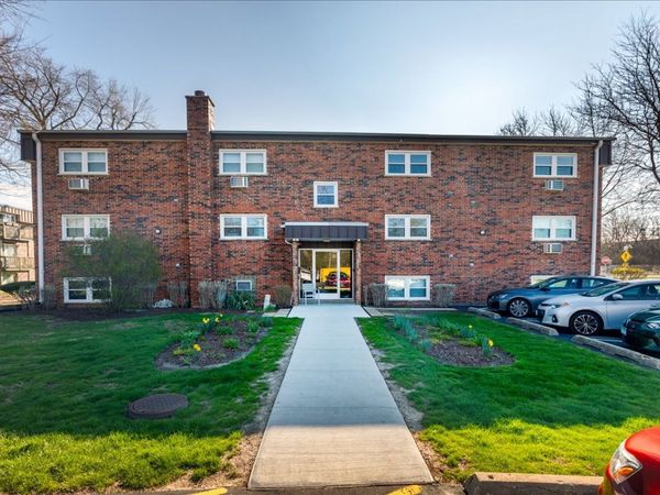 5740 East Avenue , Unit 2C, Countryside, IL 60525