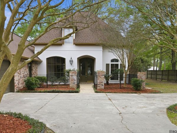 17202 Sweet Olive Dr, Saint George, LA 70817