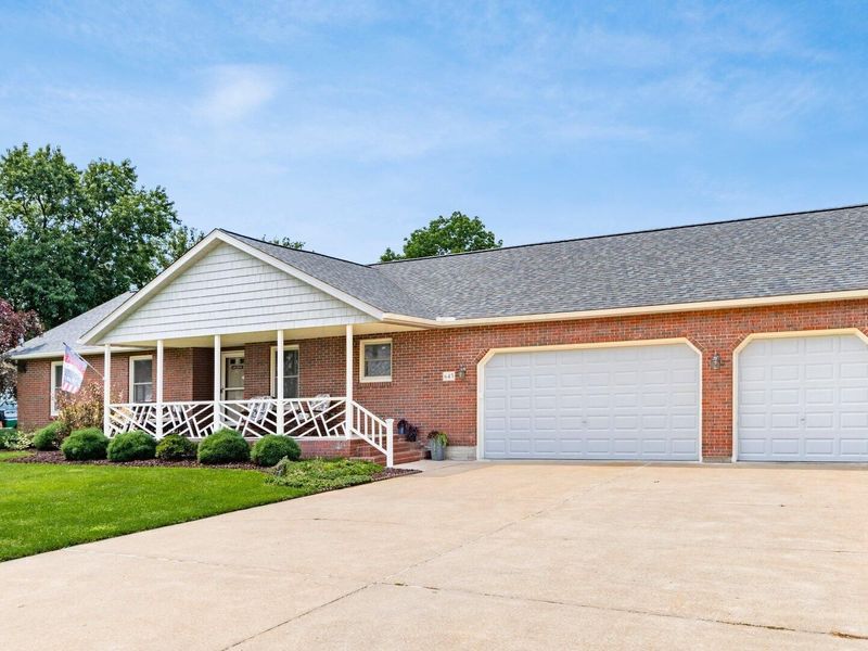 645 Lakeshore Drive W, Hebron, OH 43025 Photo 1