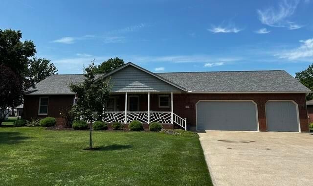 645 Lakeshore Drive W, Hebron, OH 43025 Main Photo