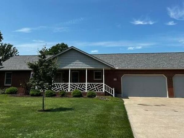 645 Lakeshore Drive W, Hebron, OH 43025