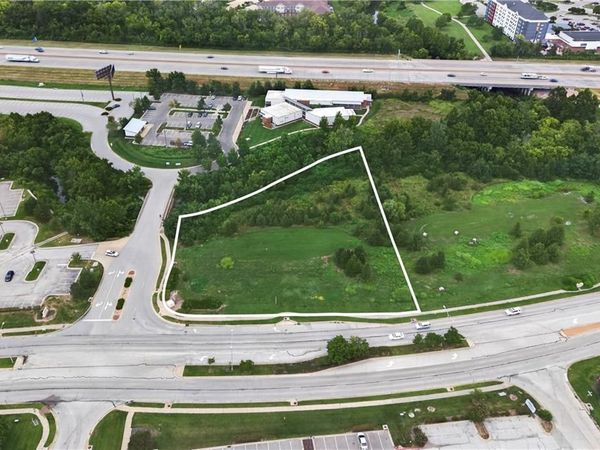 19330 E Valley View Parkway, Independence, MO 64055