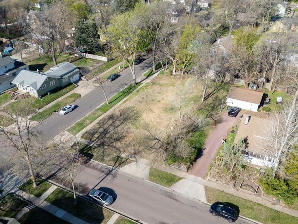 1821 S Duluth Ave, Sioux Falls, SD 57105