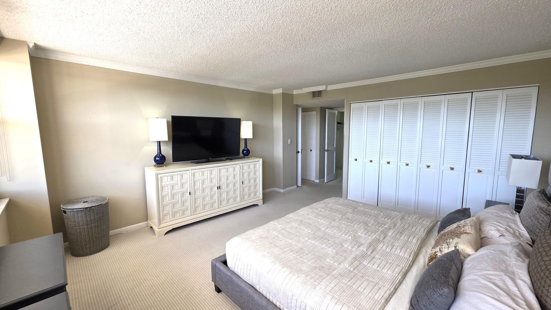 936 Intracoastal Drive, Unit 5B, Fort Lauderdale, FL 33304 Photo
