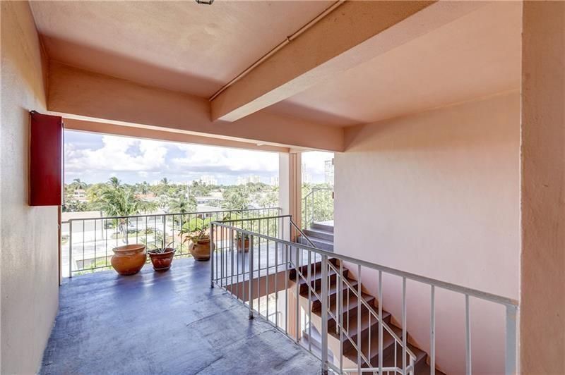 1967 S Ocean Boulevard, Unit 215-C, Lauderdale by the Sea, FL 33062 Photo