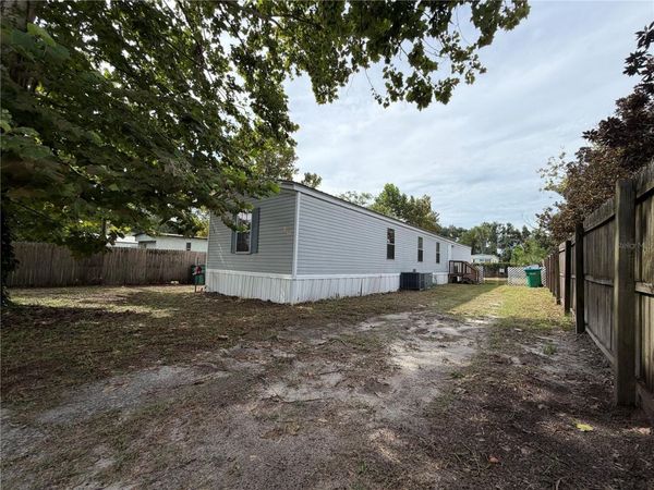 120 NE 12 AVE , CHIEFLAND, FL 32626