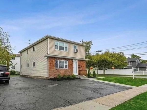 88 Ralph Avenue, Babylon, NY 11702