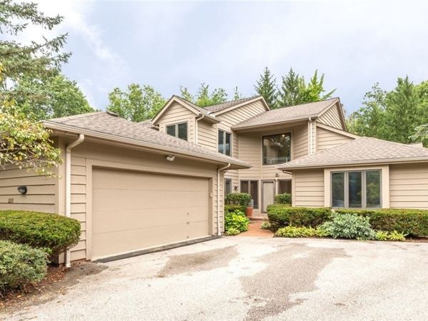 2211 Landerhaven Court, Mayfield Heights, OH 44124
