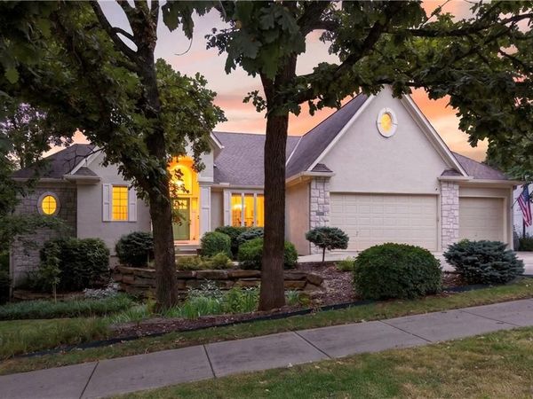 2228 SW Waterfall Place, Lee's Summit, MO 64081