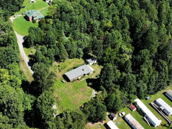 128 Dan Berry Hill Road, Elizabethton, TN 37643