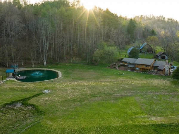 4242 Pearl Valley Road , Sevierville, TN 37876
