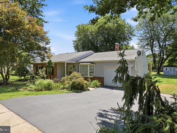 320 FLOURTOWN ROAD , LAFAYETTE HILL, PA 19444