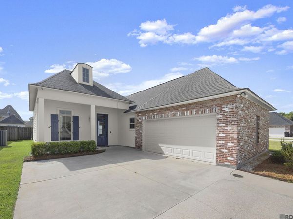 525 Silverbill Ln, Baton Rouge, LA 70810