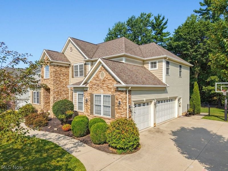 1049 Whispering Woods Drive, Macedonia, OH 44056 Photo 2