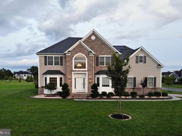 18 SURREY LANE, BELLE MEAD, NJ 08502