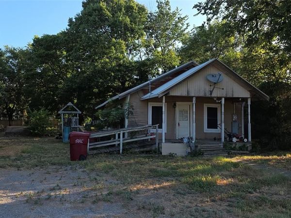 208 E Austin , Leonard, TX 75452