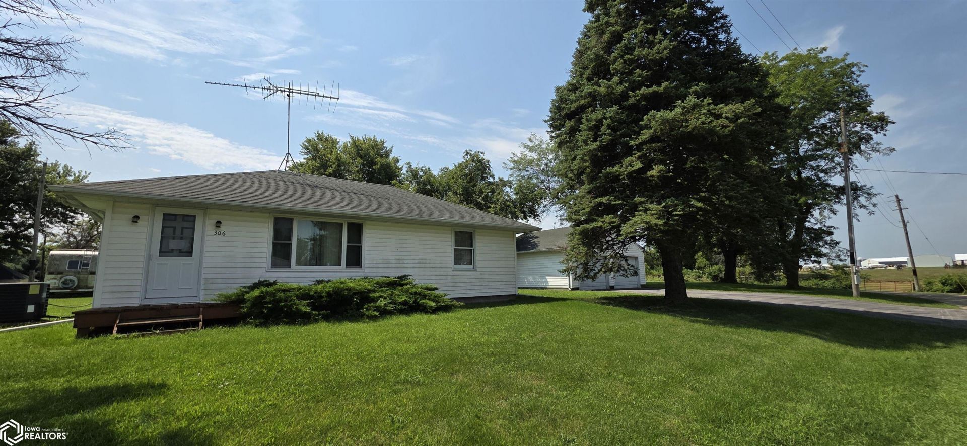 306 W 2nd Street, Orient, IA 50858 Main Photo