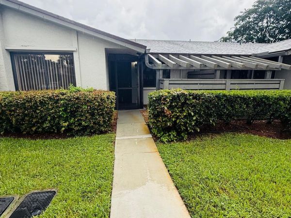 445 LAKEVIEW Drive, Unit 3, Weston, FL 33326