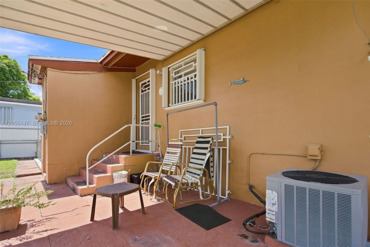 636 E 48th St, Hialeah, FL 33013 Photo