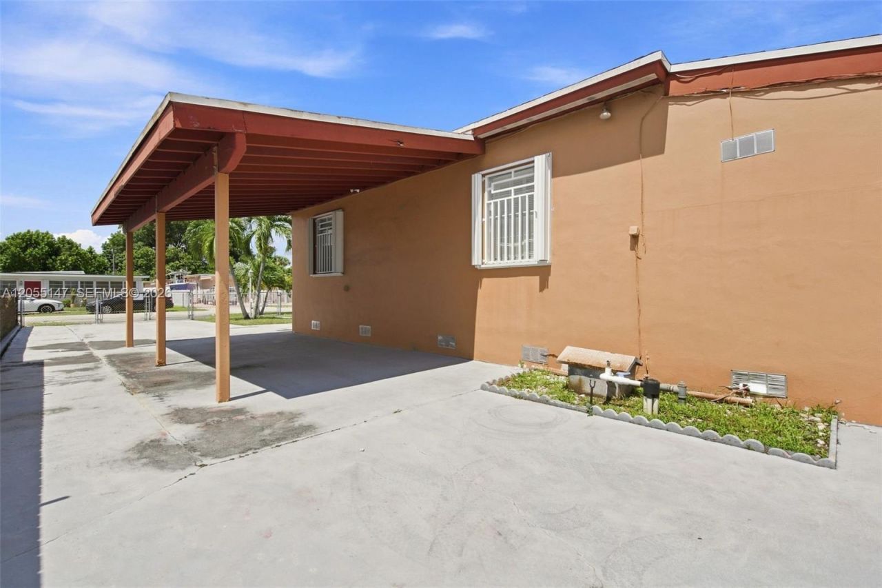 636 E 48th St, Hialeah, FL 33013 Photo