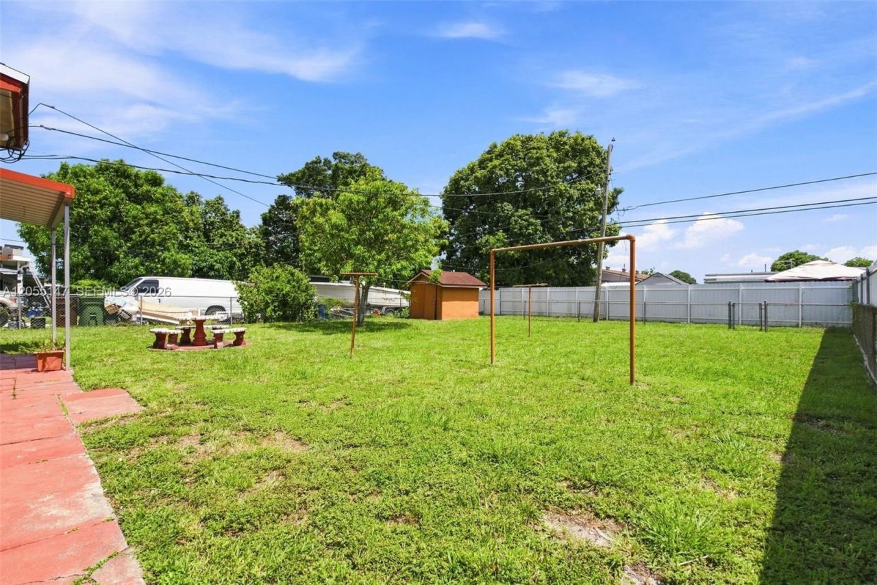636 E 48th St, Hialeah, FL 33013 Photo