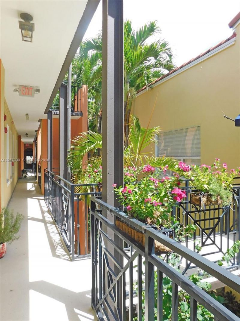 4812 Pine Tree Dr, Unit 206, Miami Beach, FL 33140 Photo