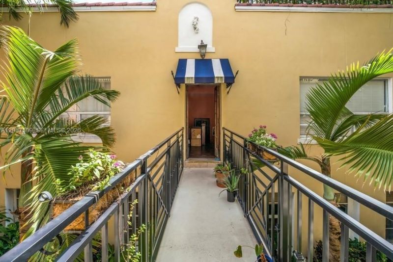 4812 Pine Tree Dr, Unit 206, Miami Beach, FL 33140 Photo