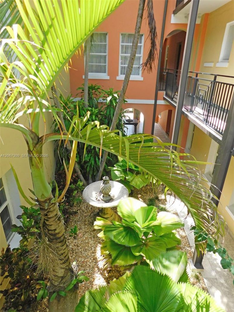 4812 Pine Tree Dr, Unit 206, Miami Beach, FL 33140 Photo
