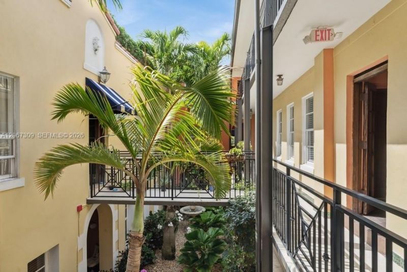 4812 Pine Tree Dr, Unit 206, Miami Beach, FL 33140 Photo