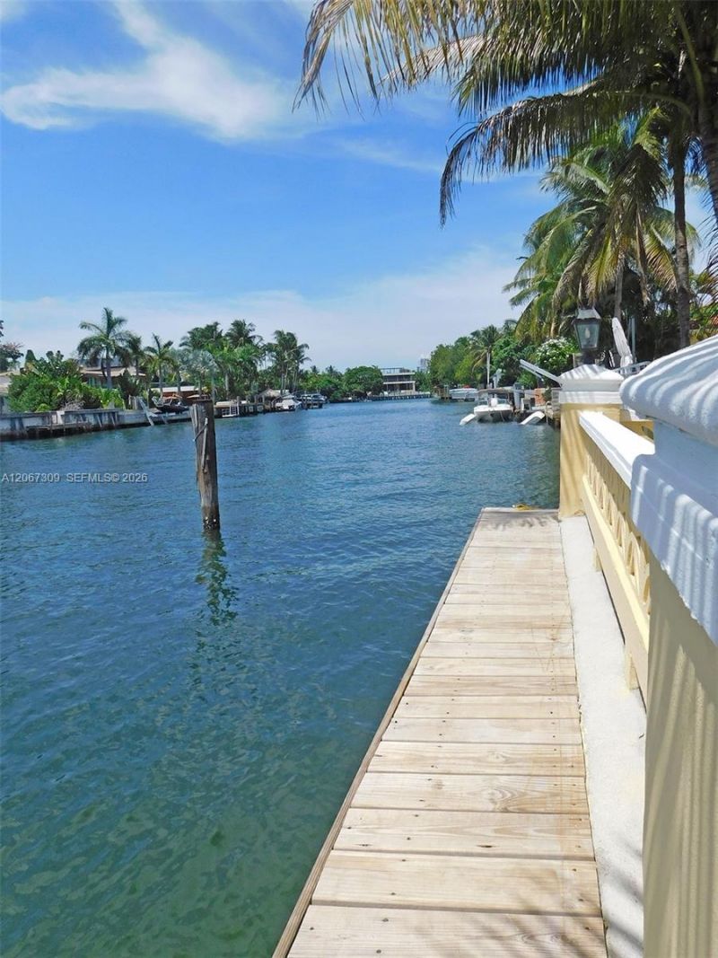4812 Pine Tree Dr, Unit 206, Miami Beach, FL 33140 Photo