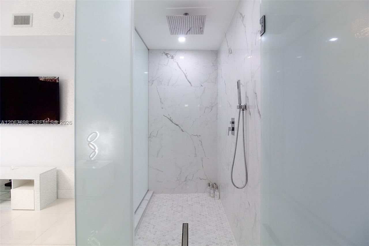 2020 N Bayshore Dr , Unit 2404, Miami, FL 33137 Photo