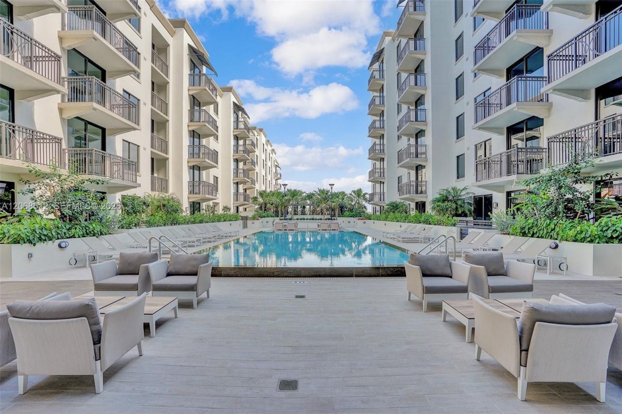 301 Altara Ave, Unit UPH1005, Coral Gables, FL 33146 Photo