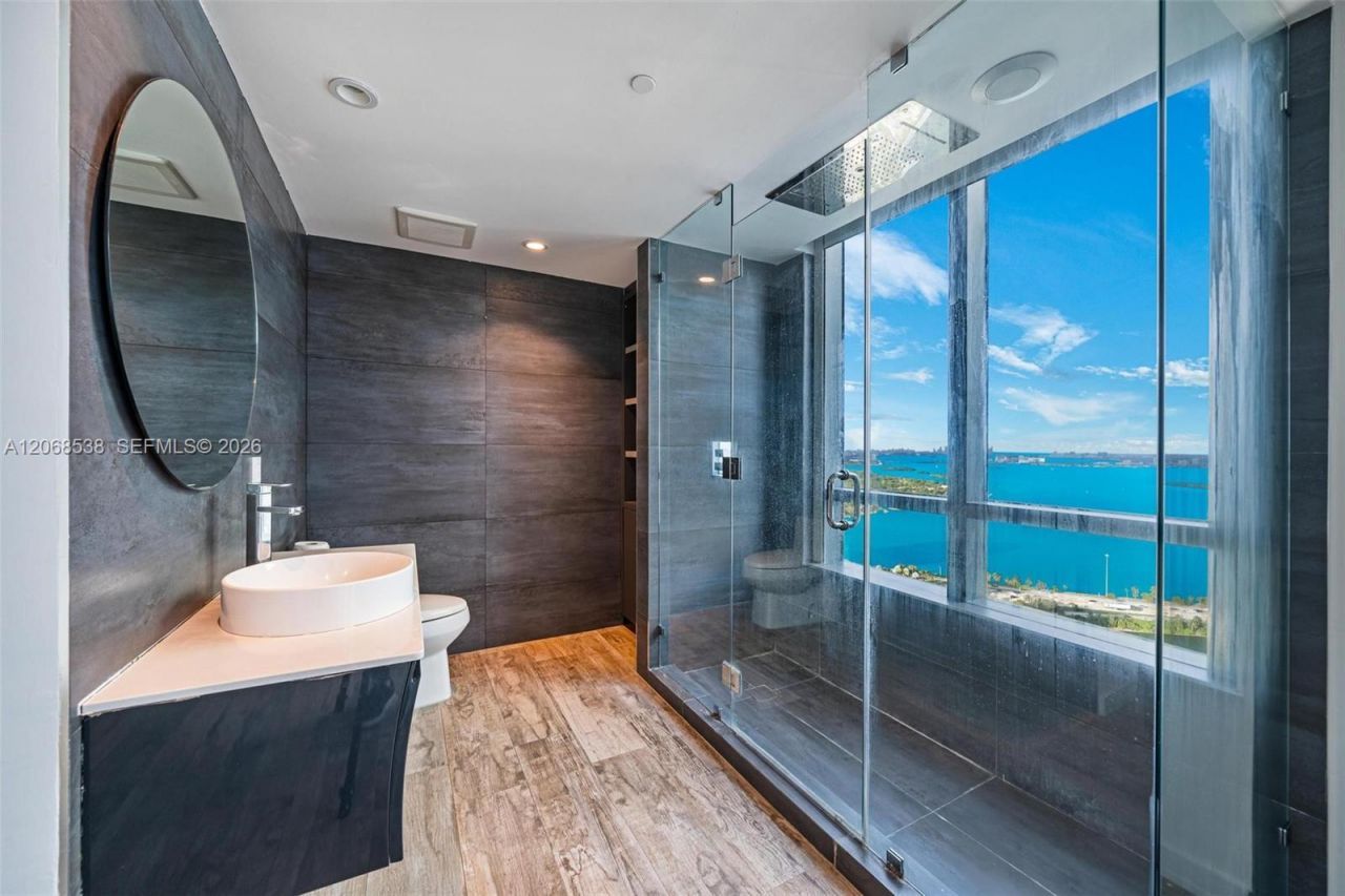 650 NE 32nd St, Unit 4407, Miami, FL 33137 Photo