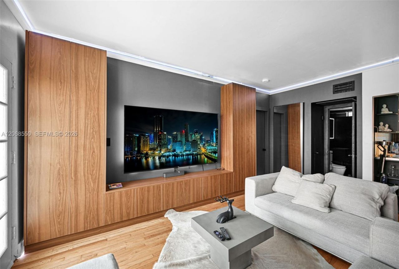 736 13th St, Unit 207, Miami Beach, FL 33139 Photo