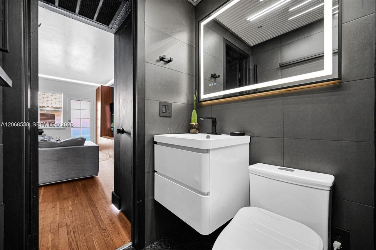 736 13th St, Unit 207, Miami Beach, FL 33139 Photo