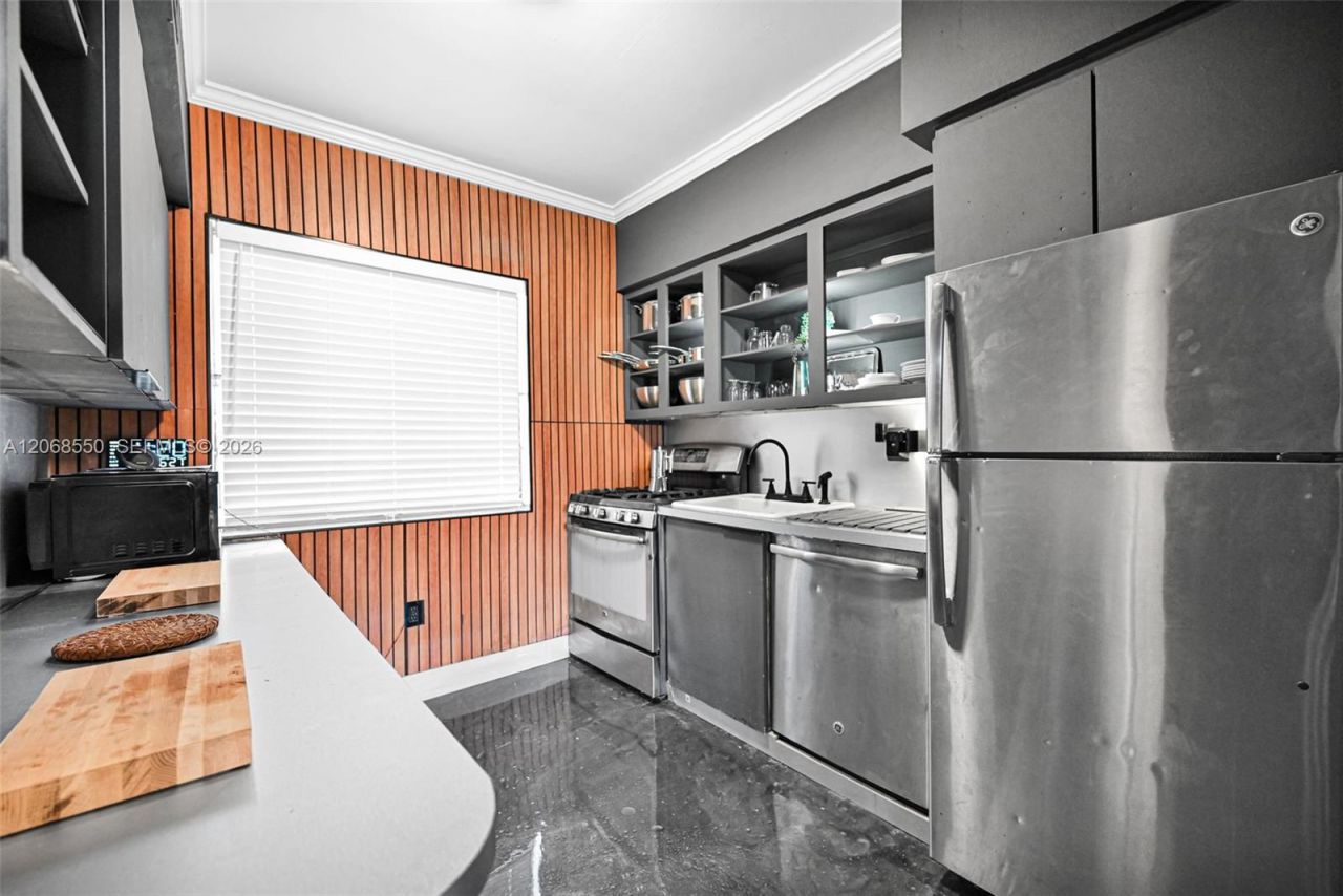 736 13th St, Unit 207, Miami Beach, FL 33139 Photo