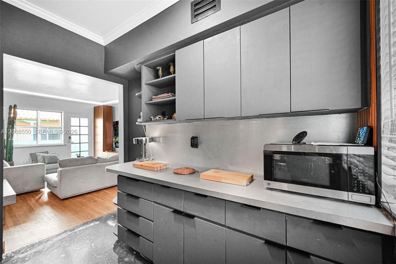 736 13th St, Unit 207, Miami Beach, FL 33139 Photo