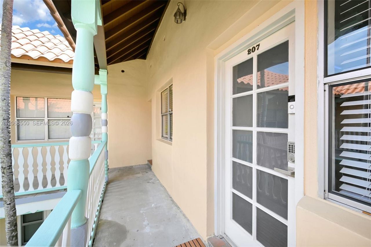 736 13th St, Unit 207, Miami Beach, FL 33139 Photo