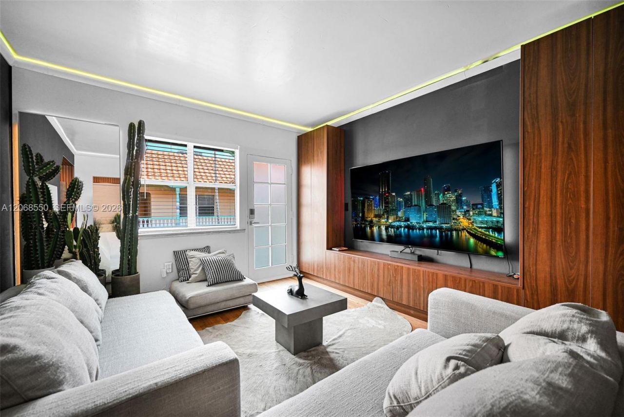 736 13th St, Unit 207, Miami Beach, FL 33139 Photo