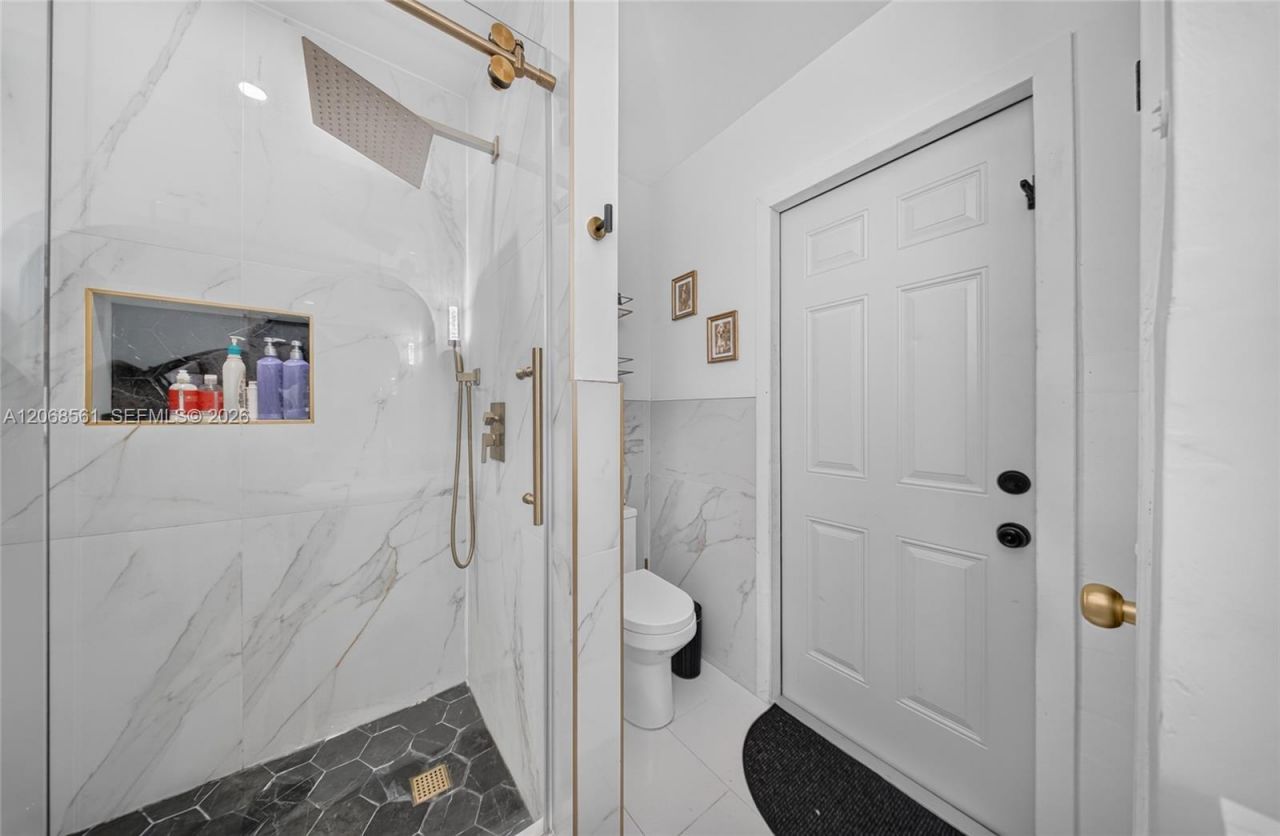 1700 W 64th St, Hialeah, FL 33012 Photo