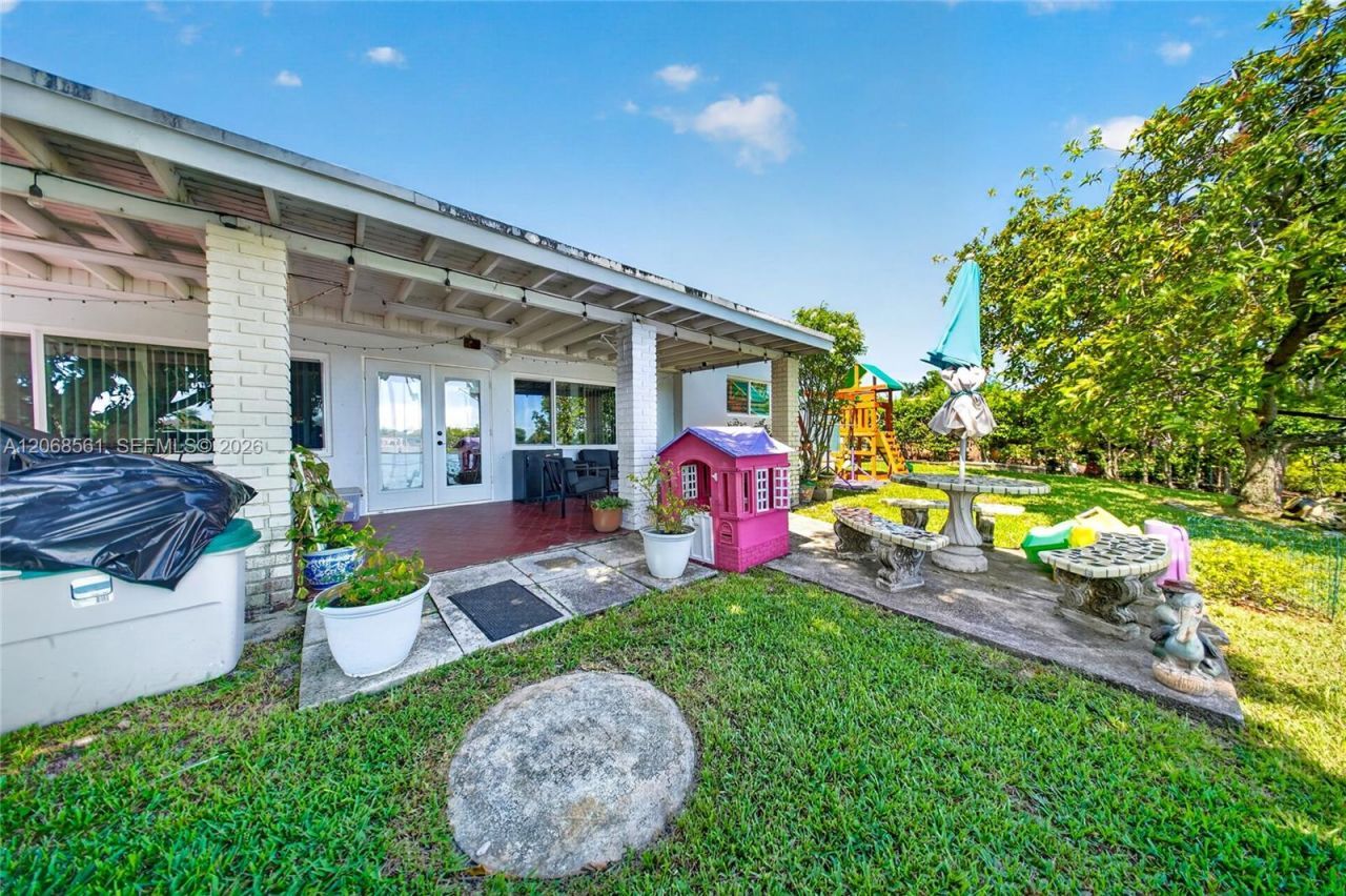 1700 W 64th St, Hialeah, FL 33012 Photo